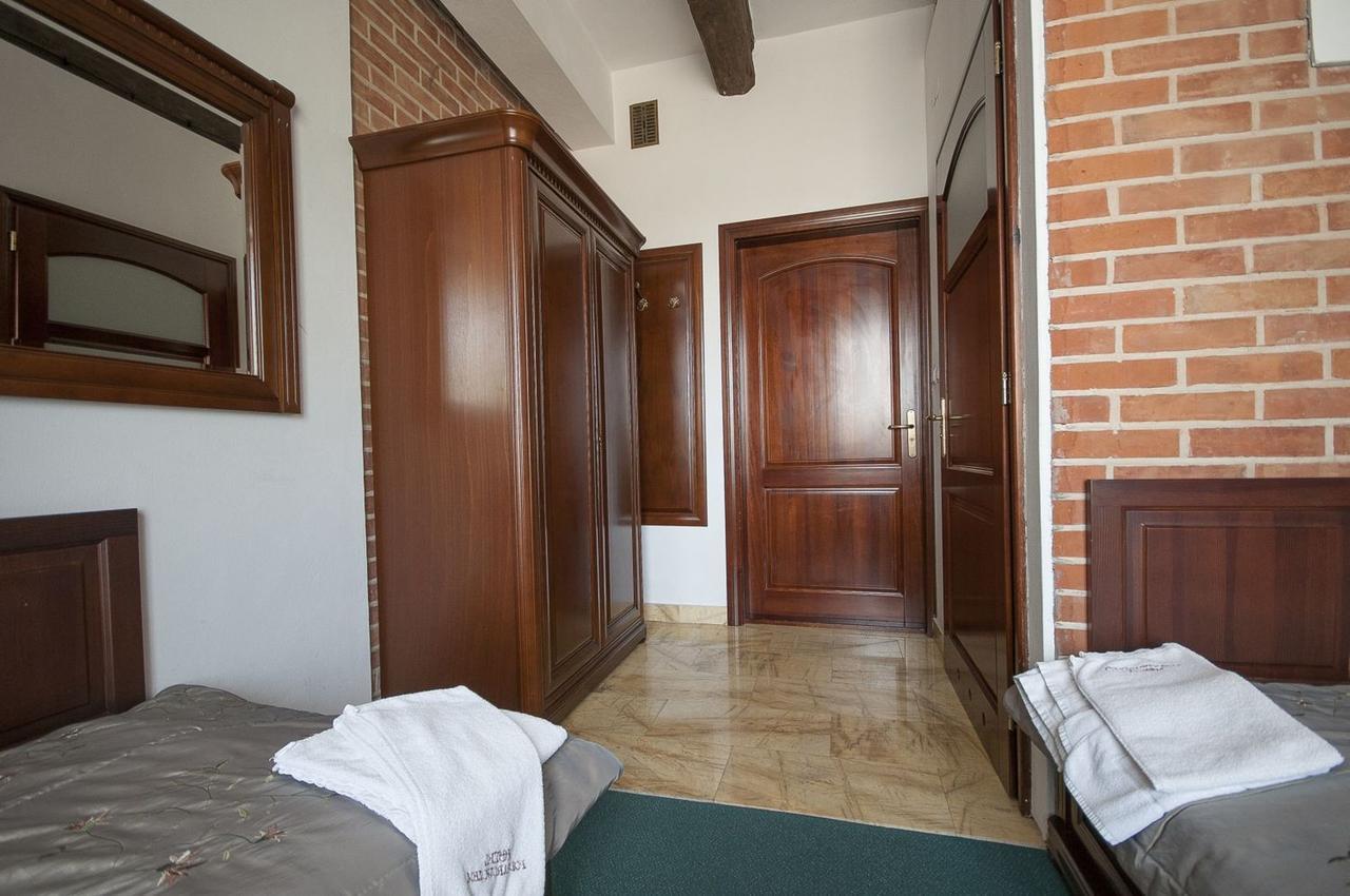 Hotel Restauracja Pod Parowozem Ostrowiec Świetokrzyski Exterior foto