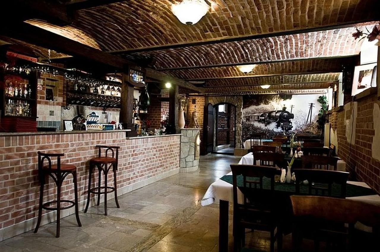 Hotel Restauracja Pod Parowozem Ostrowiec Świetokrzyski Exterior foto
