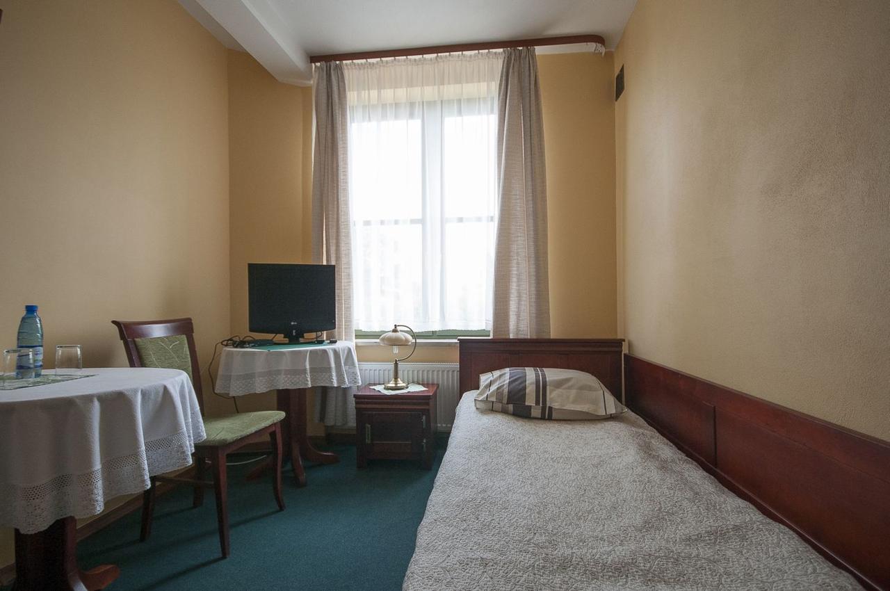 Hotel Restauracja Pod Parowozem Ostrowiec Świetokrzyski Exterior foto